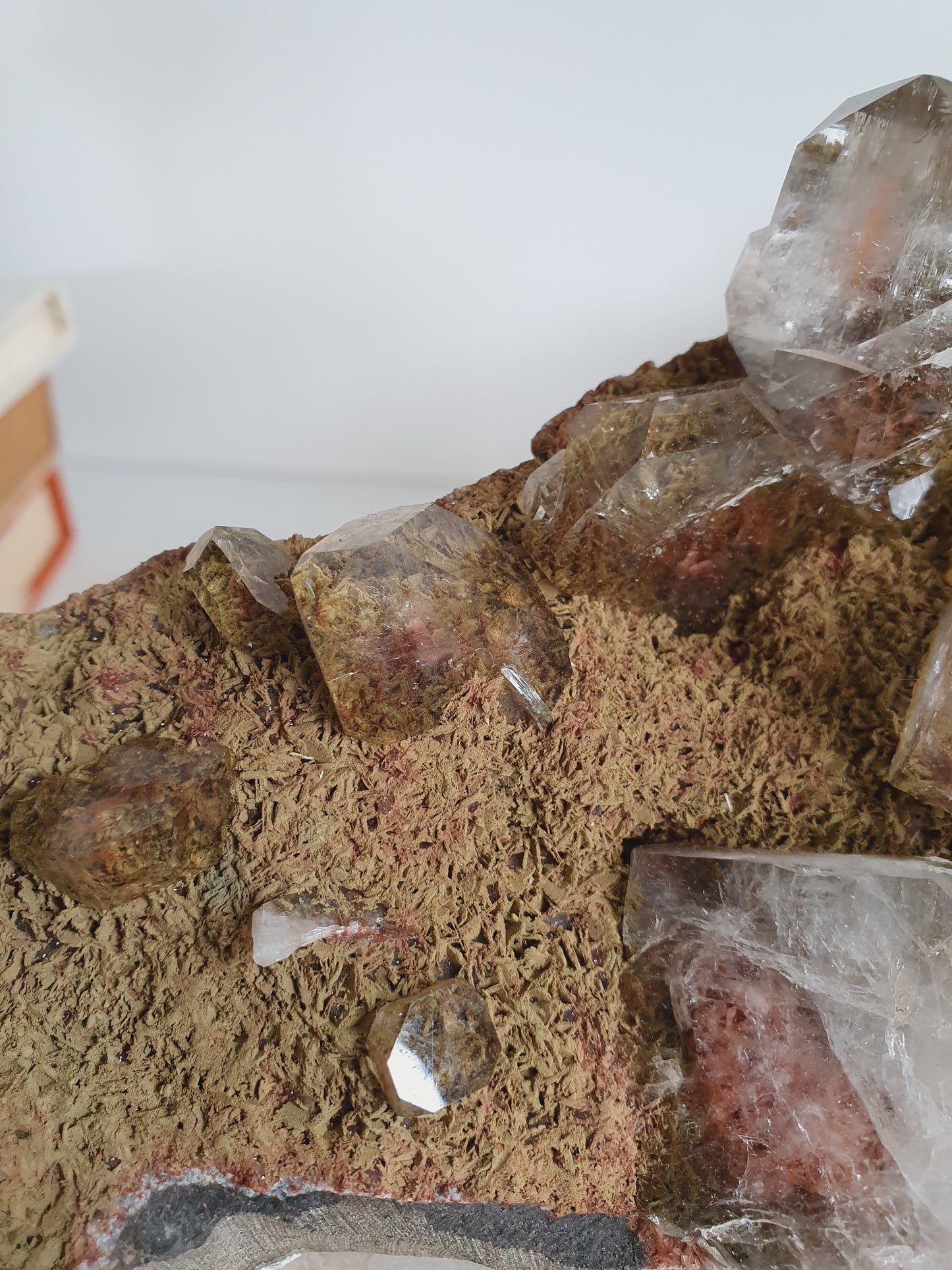 Apophyllite Haematite | APOH016