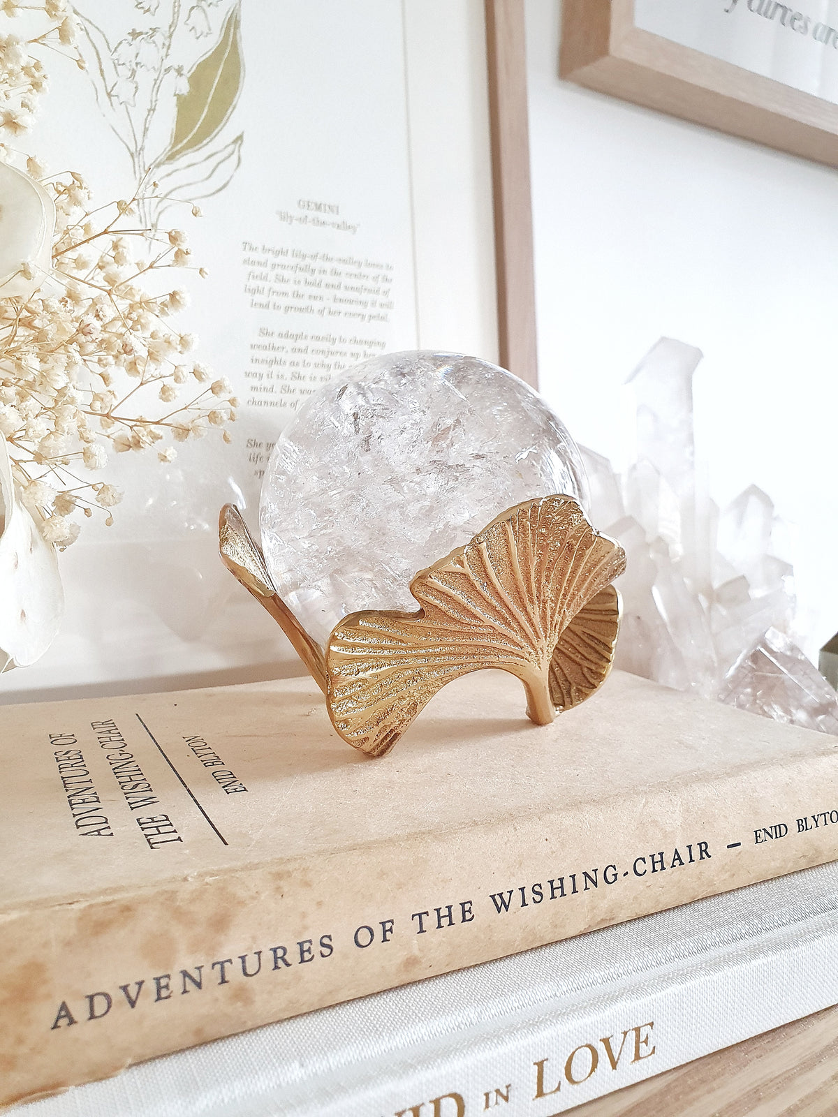 Ginkgo Leaf Stand