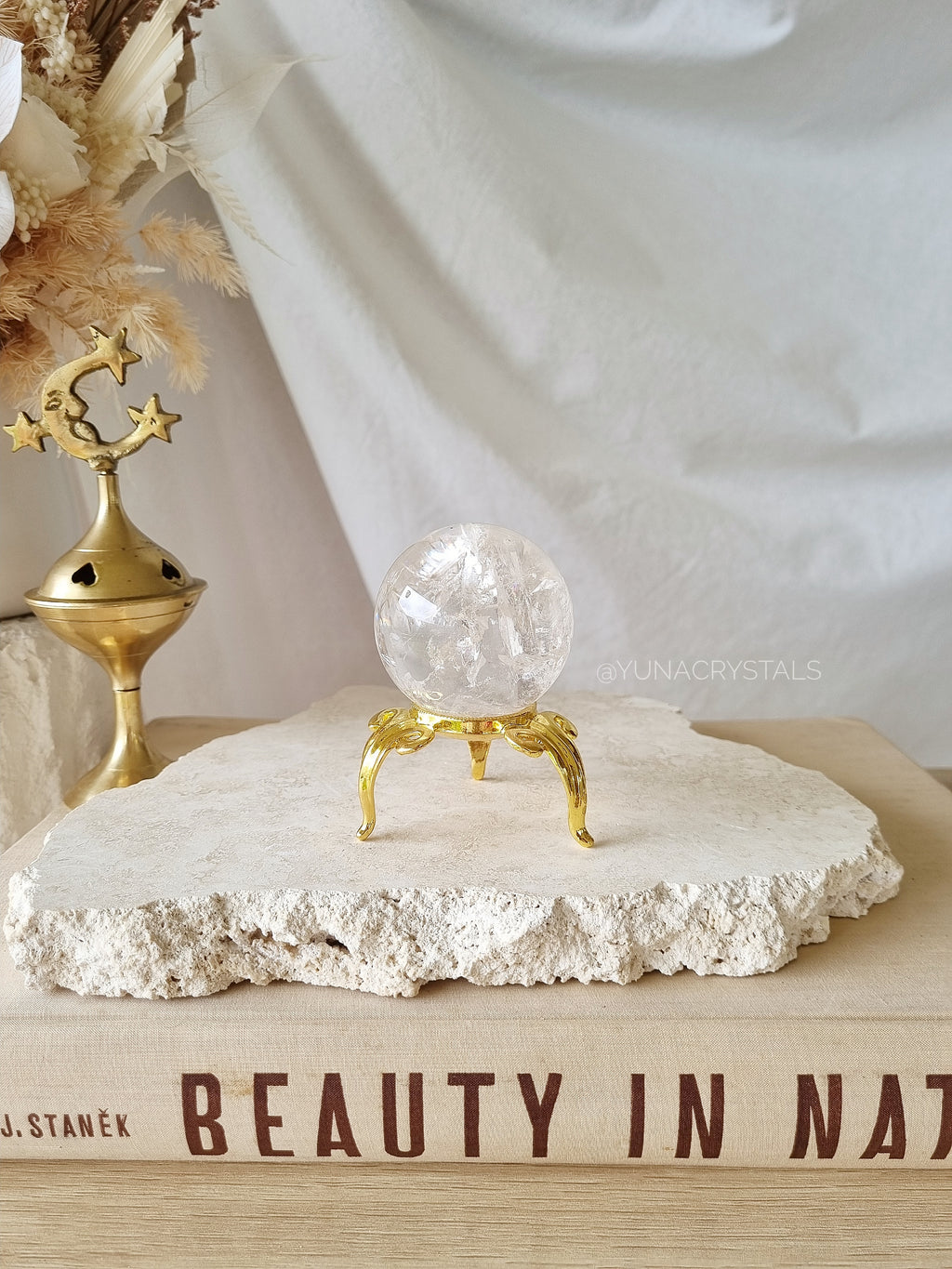 Aries Sphere Stand