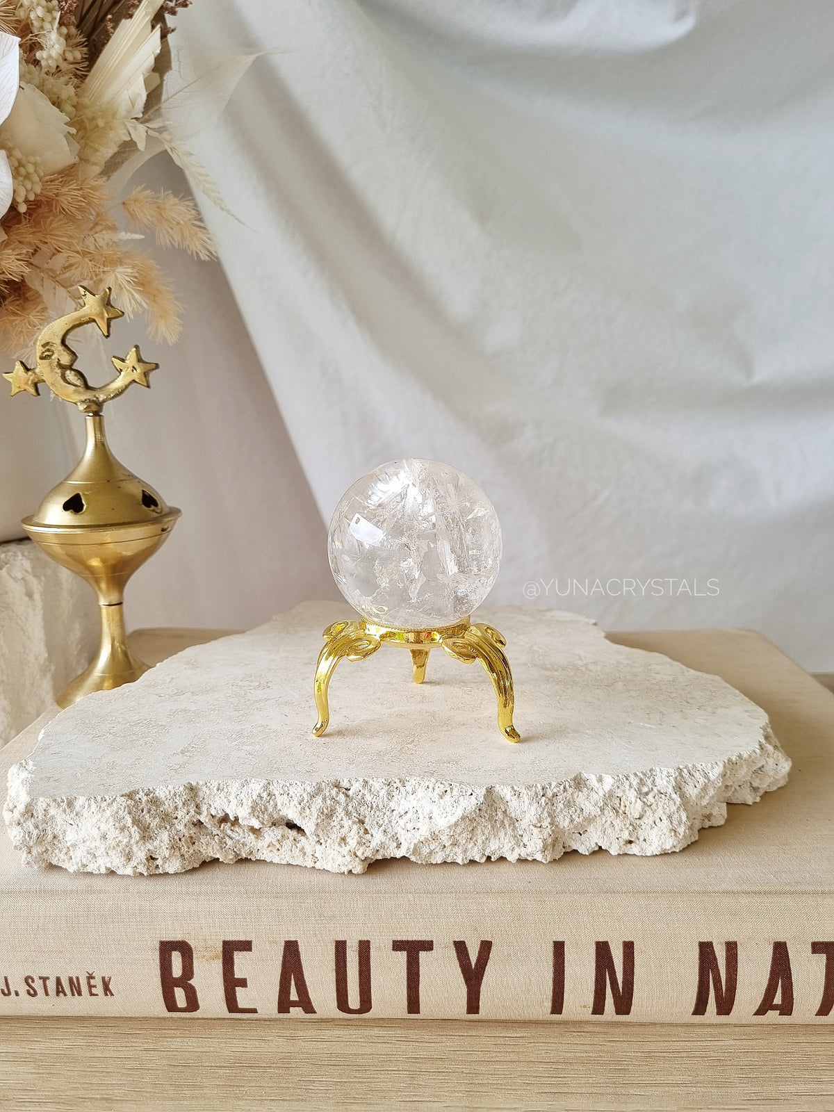 Aries Sphere Stand