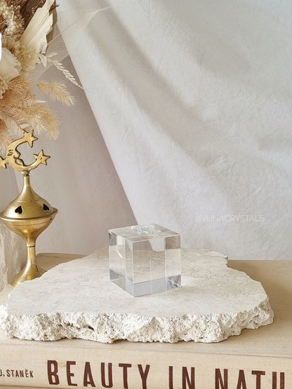 Glass Pillar Sphere Stand